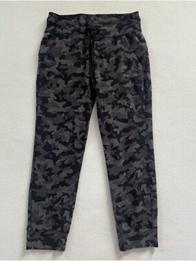 lululemon athletica Black & Charcoal Camo Joggers, size 4